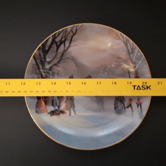 Vintage 1987 Limited Edition W.S. George "Holiday Skaters" Collector Plate - Picture 4 of 4